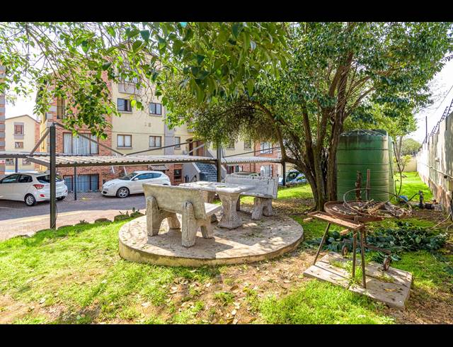 1 BEDROOM APARTMENT FOR SALE IN RANDPARK RIDGE